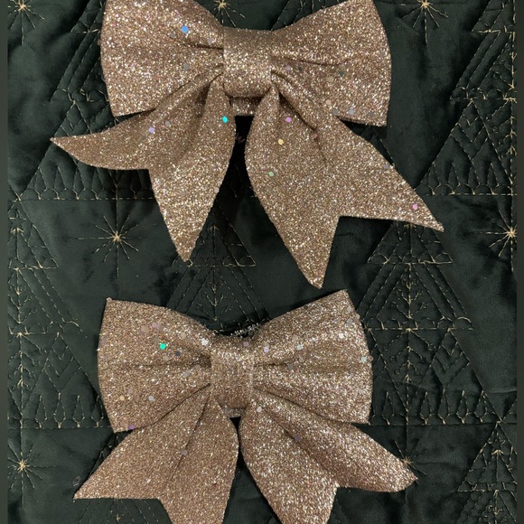 ✨🎄🎀 Silver Shimmer Christmas Bow – Set of 2 - Picture 1 of 7